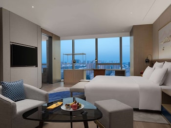 pullman huaian falcon hotel