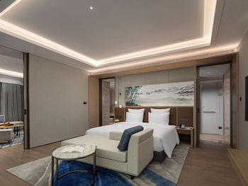 pullman huaian falcon hotel