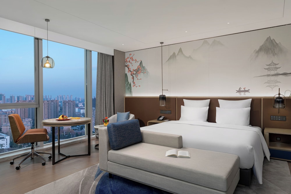 pullman huaian falcon hotel