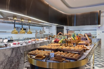 embassy suites by hilton doha old town