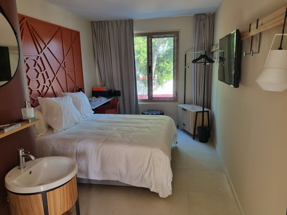 ibis styles mayotte aeroport