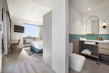 holiday inn and suites geelong