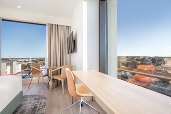 holiday inn and suites geelong