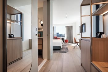 holiday inn and suites geelong