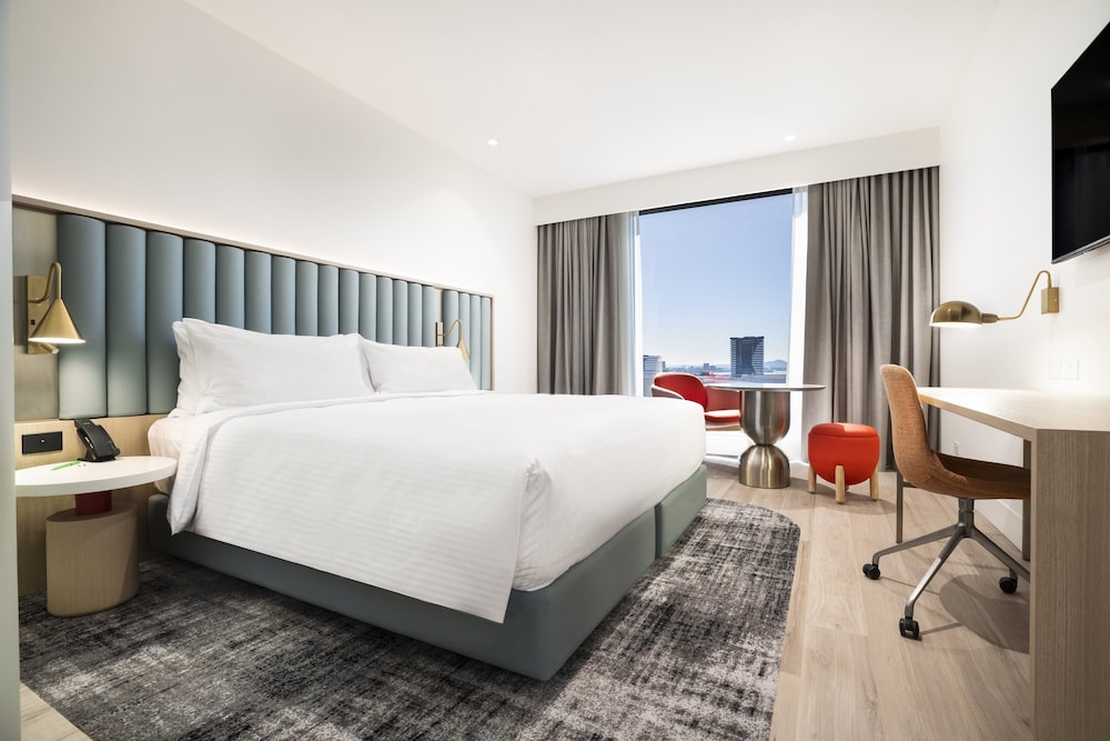 holiday inn and suites geelong