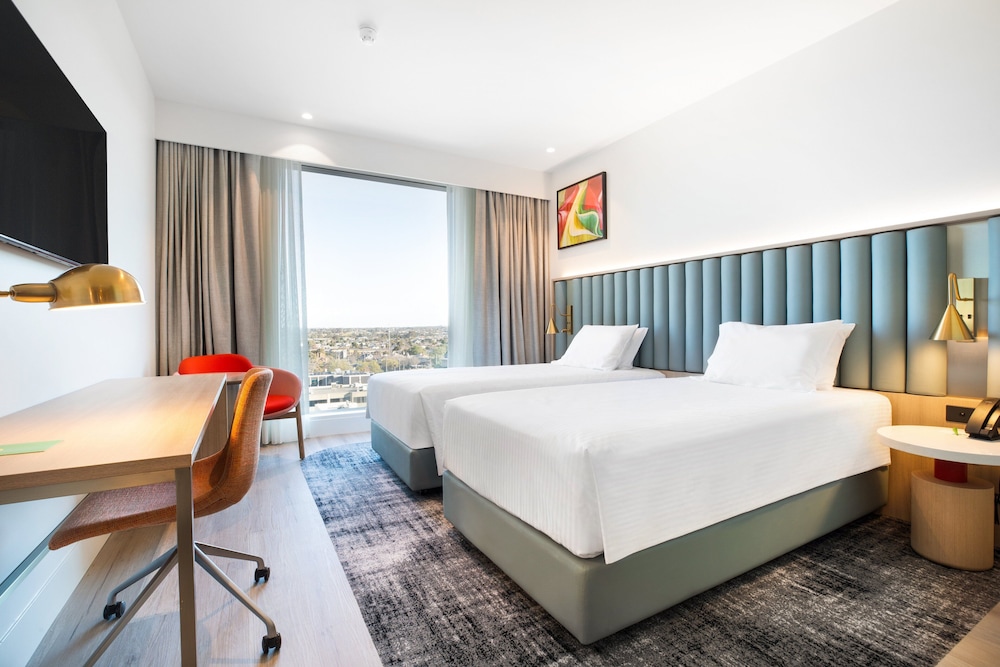 holiday inn and suites geelong
