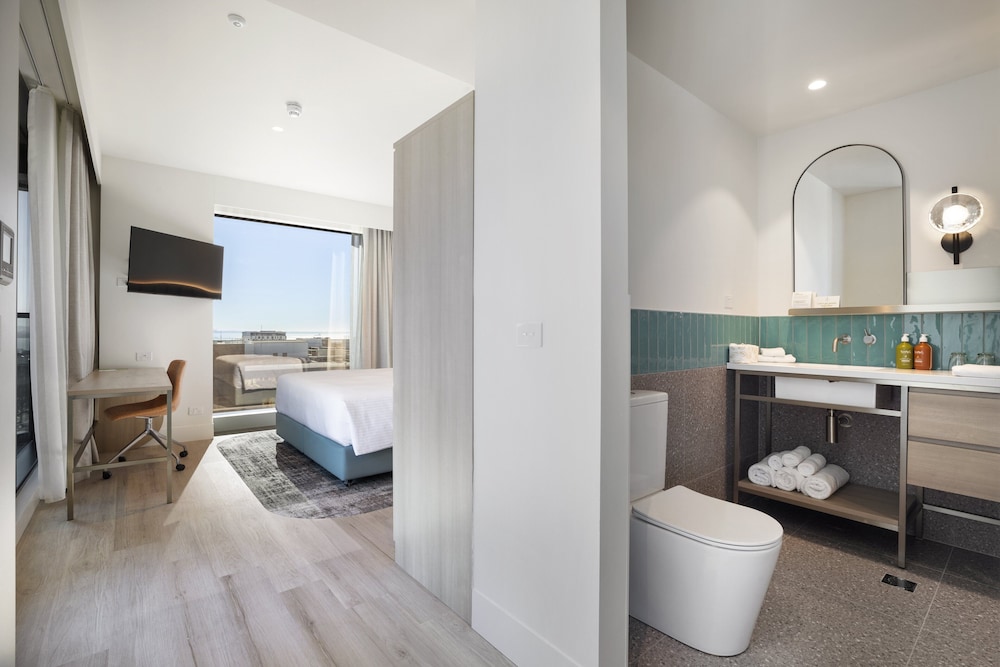 holiday inn and suites geelong