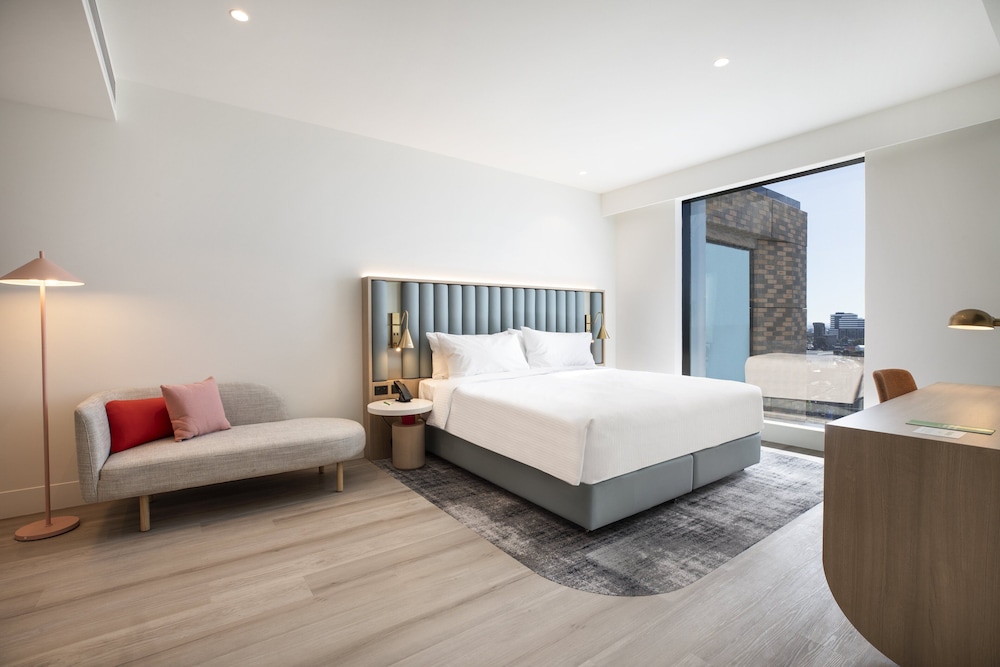 holiday inn and suites geelong