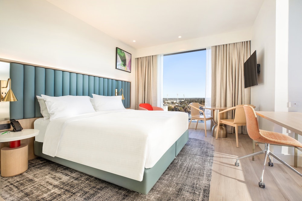 holiday inn and suites geelong