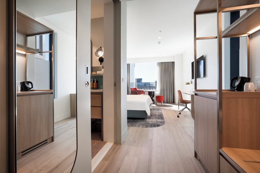 holiday inn and suites geelong