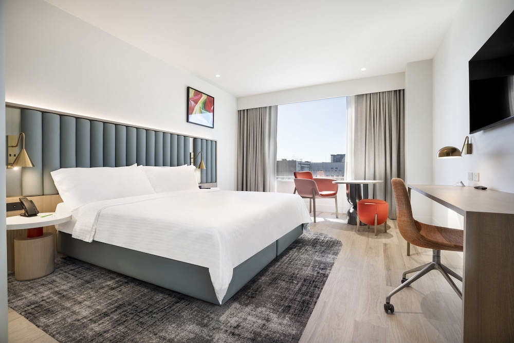 holiday inn and suites geelong