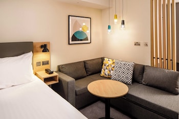 holiday inn manchester airport