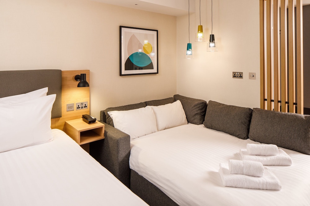 holiday inn manchester airport