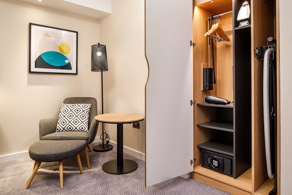 holiday inn manchester airport