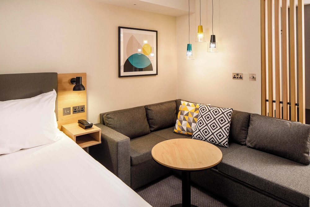 holiday inn manchester airport