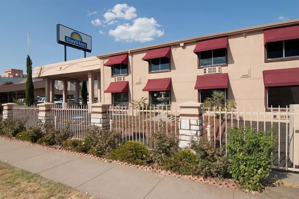 days inn by wyndham market center dallas love field