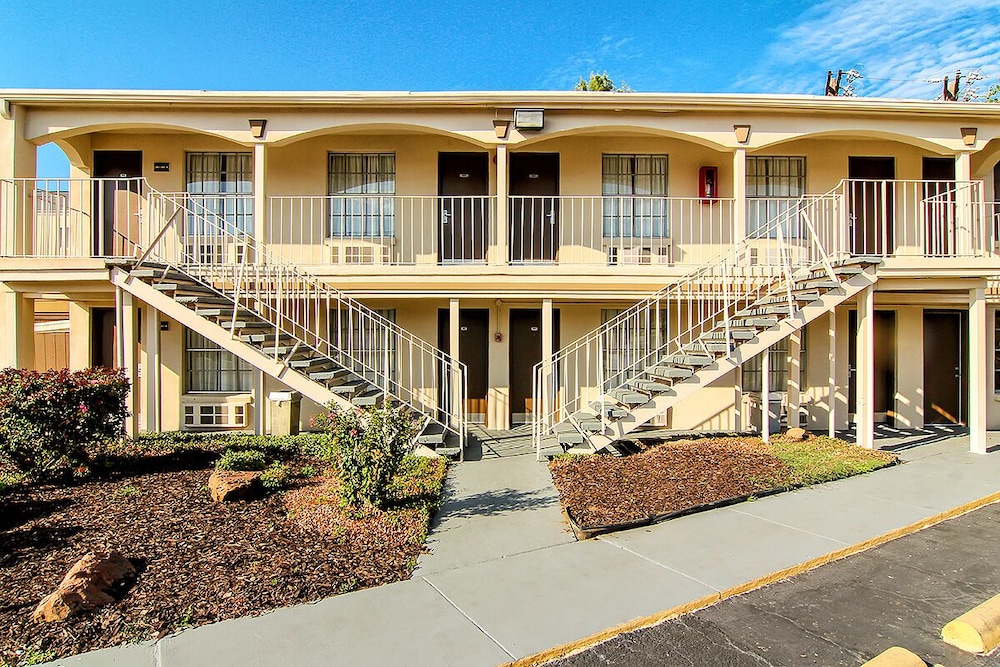 days inn by wyndham market center dallas love field