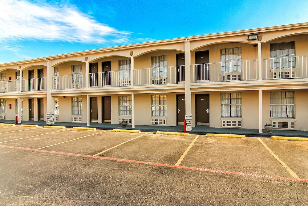 days inn by wyndham market center dallas love field