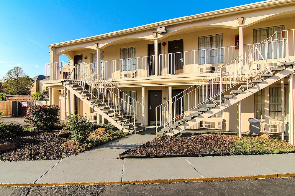 days inn by wyndham market center dallas love field