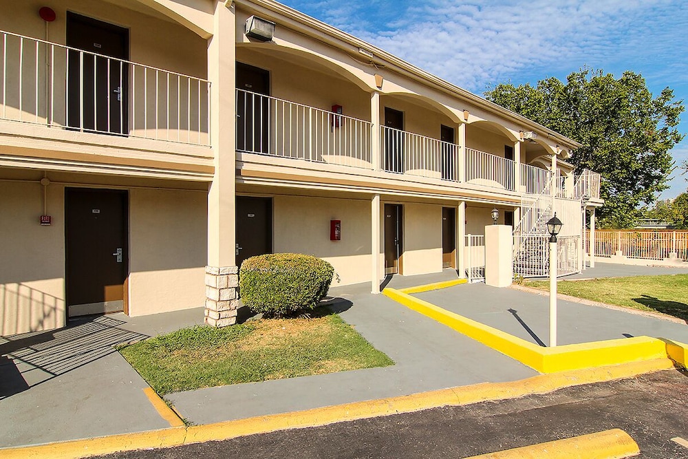 days inn by wyndham market center dallas love field