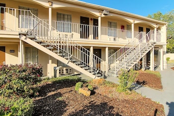 days inn by wyndham market center dallas love field