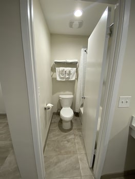 super 8 by wyndham bakersfield ca