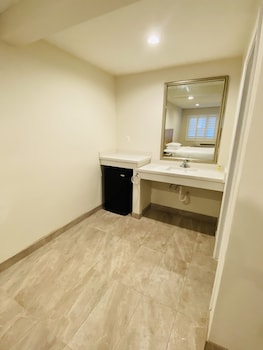 super 8 by wyndham bakersfield ca