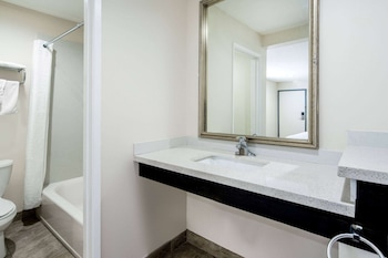 super 8 by wyndham bakersfield ca