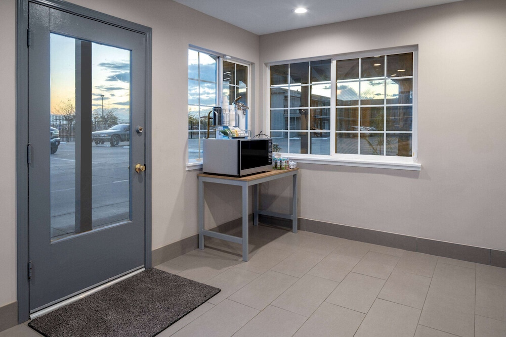 super 8 by wyndham bakersfield ca