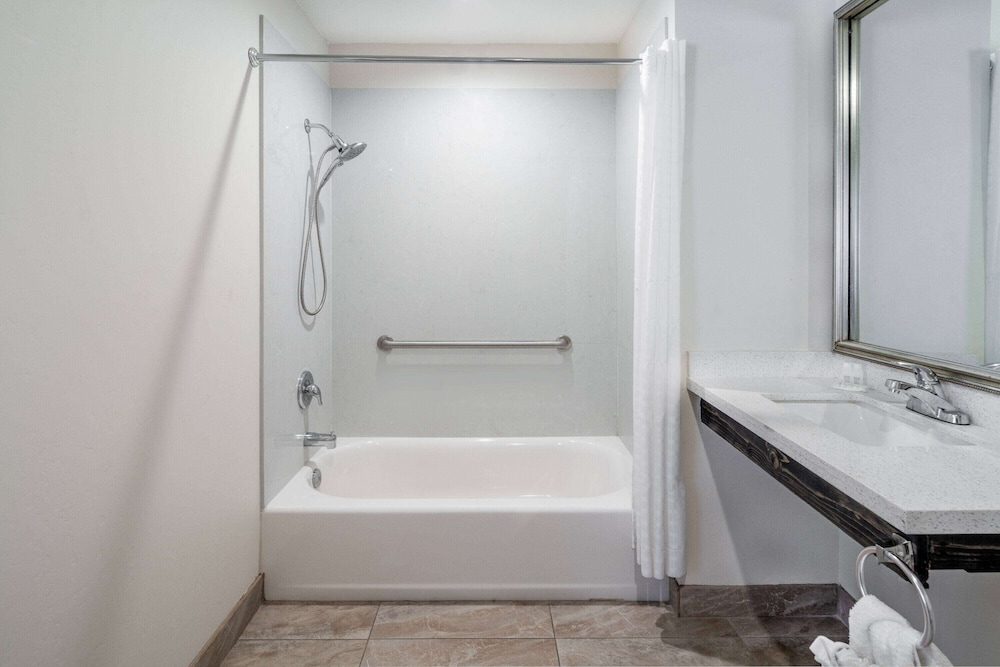 super 8 by wyndham bakersfield ca