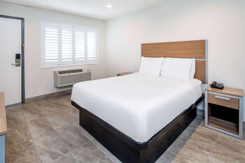 super 8 by wyndham bakersfield ca