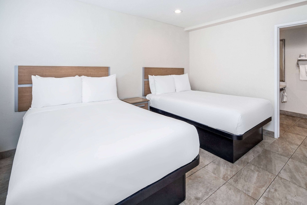 super 8 by wyndham bakersfield ca