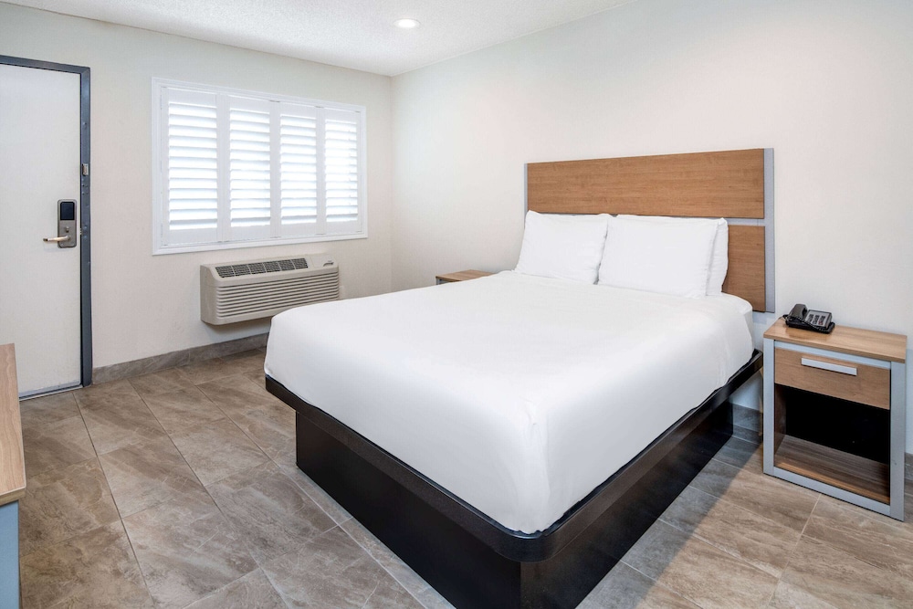 super 8 by wyndham bakersfield ca