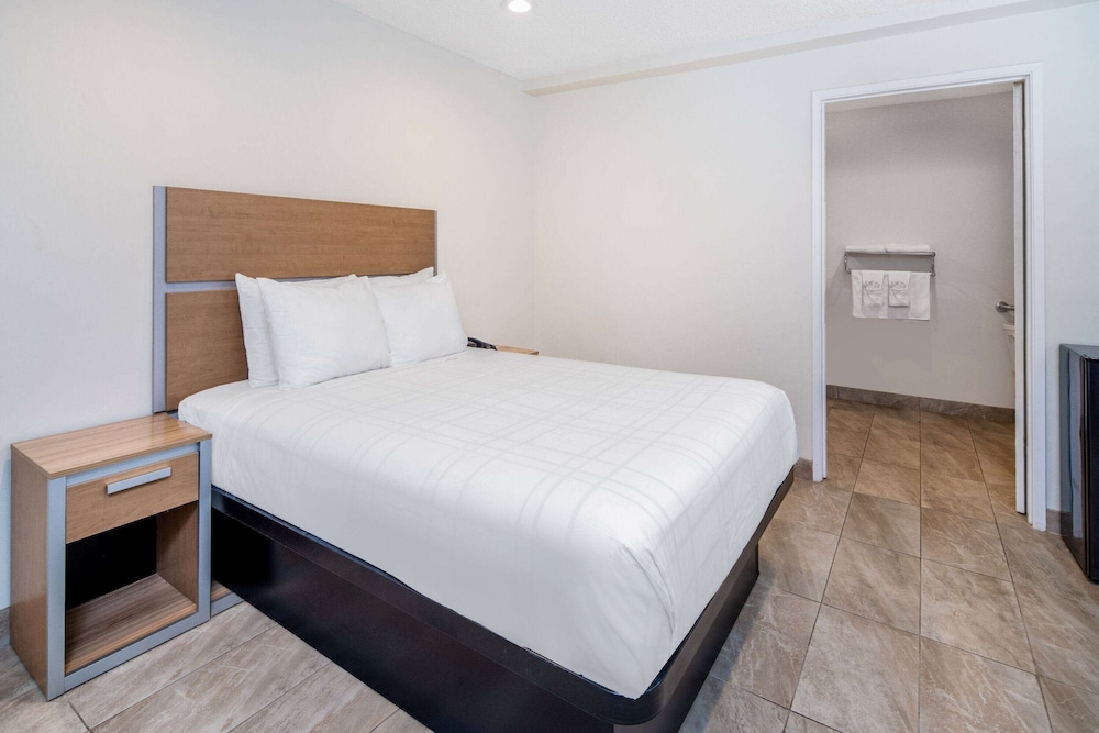 super 8 by wyndham bakersfield ca