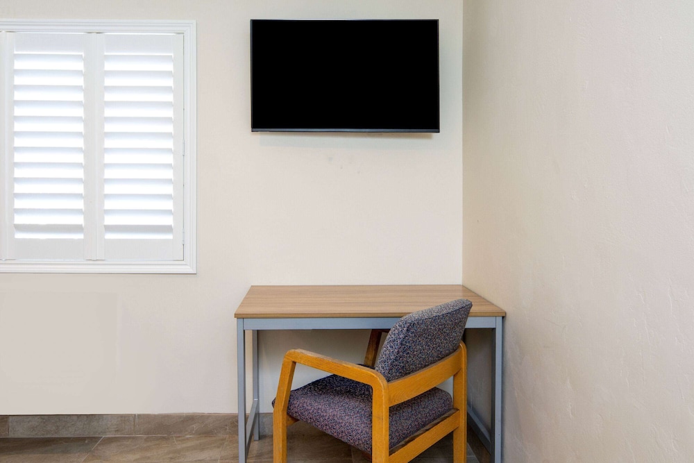 super 8 by wyndham bakersfield ca