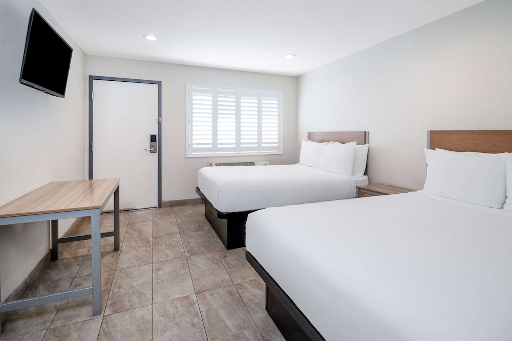 super 8 by wyndham bakersfield ca