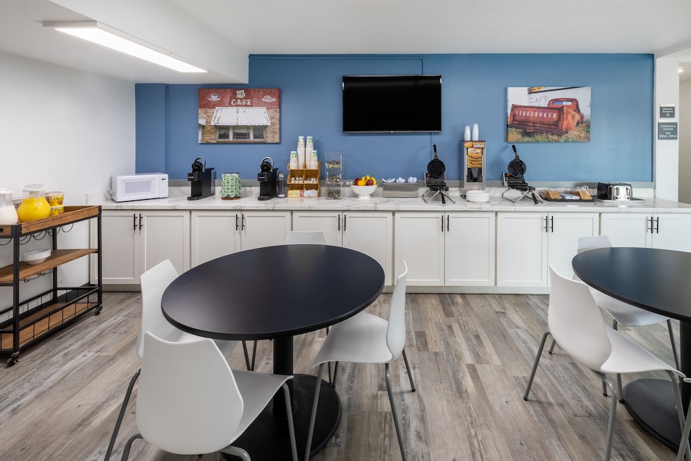 super 8 by wyndham laredo