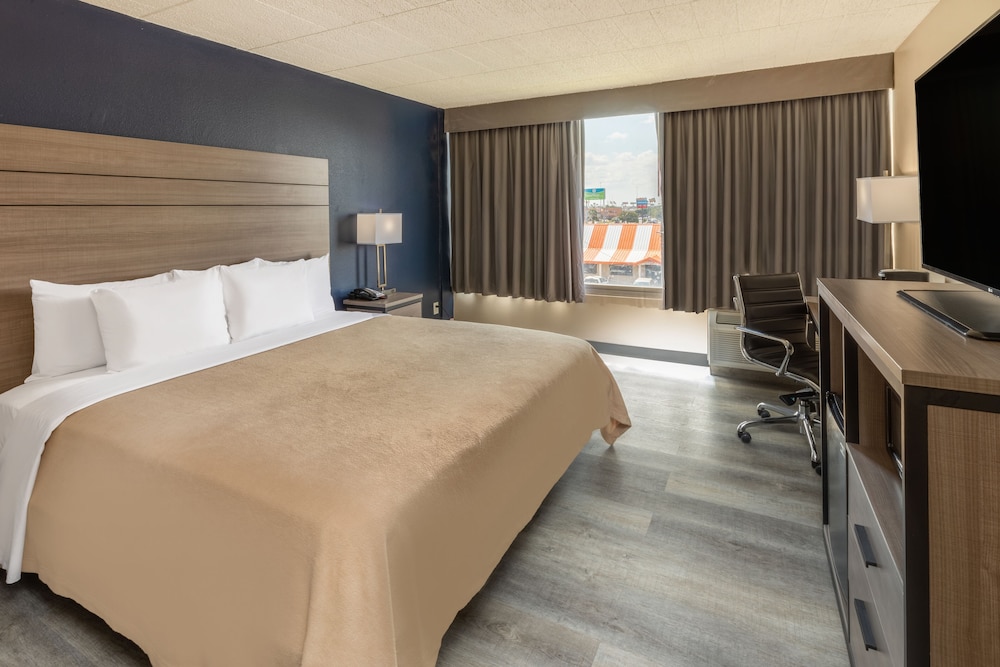 super 8 by wyndham laredo