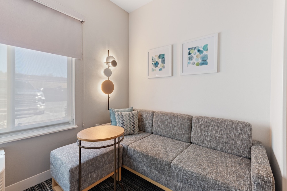 towneplace suites by marriott pueblo downtown