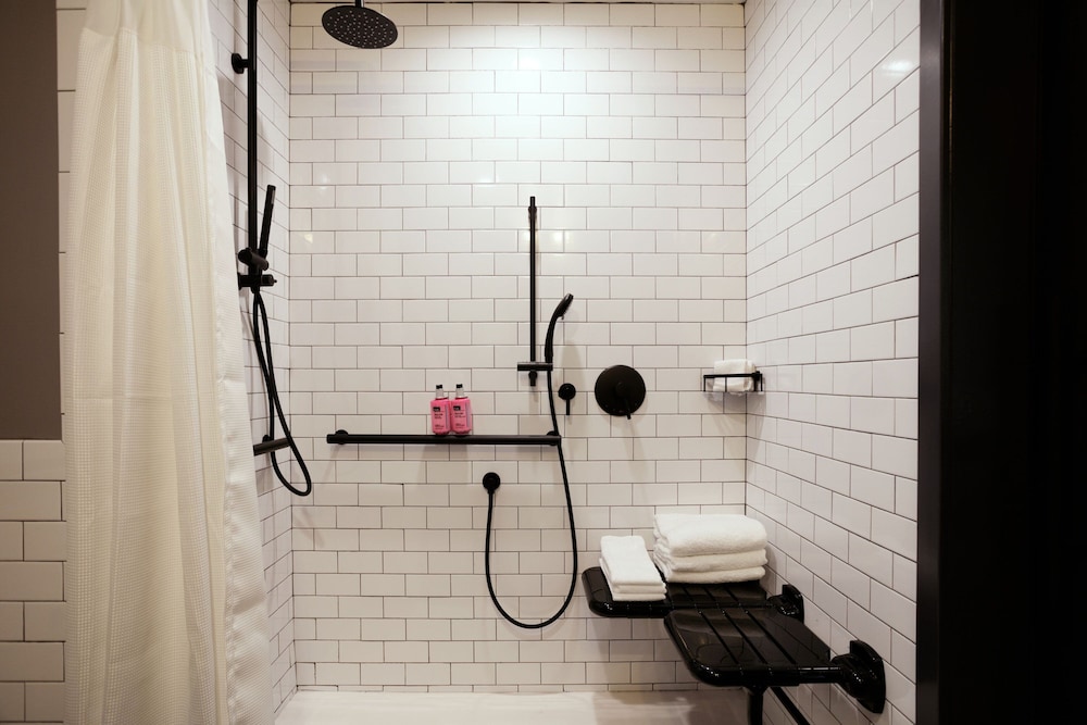 moxy richmond downtown