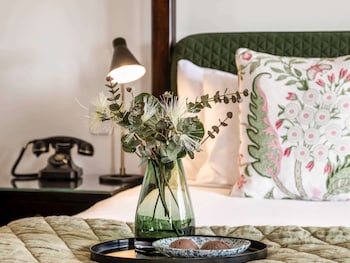 mount lofty house adults retreat