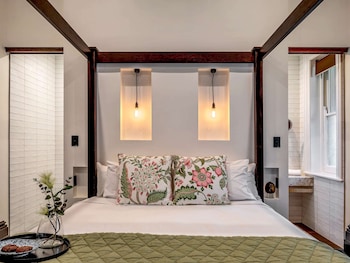 mount lofty house adults retreat