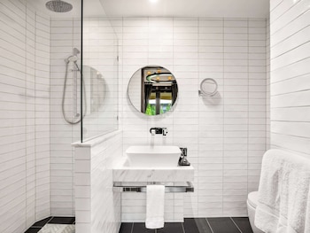 mount lofty house adults retreat