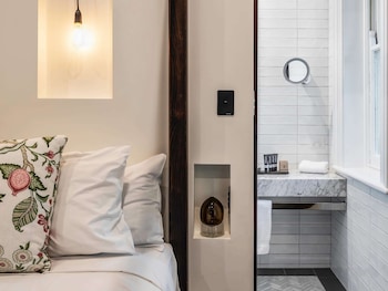 mount lofty house adults retreat