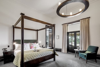 mount lofty house adults retreat