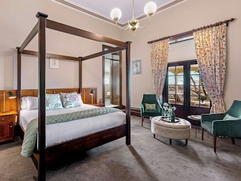 mount lofty house adults retreat