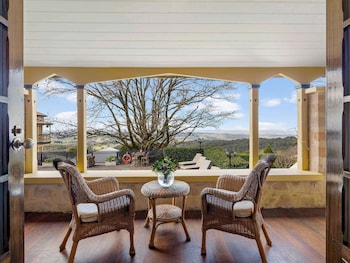 mount lofty house adults retreat