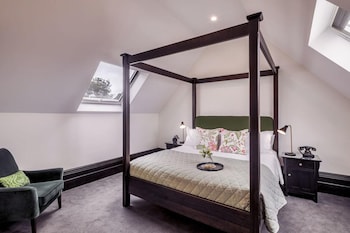 mount lofty house adults retreat