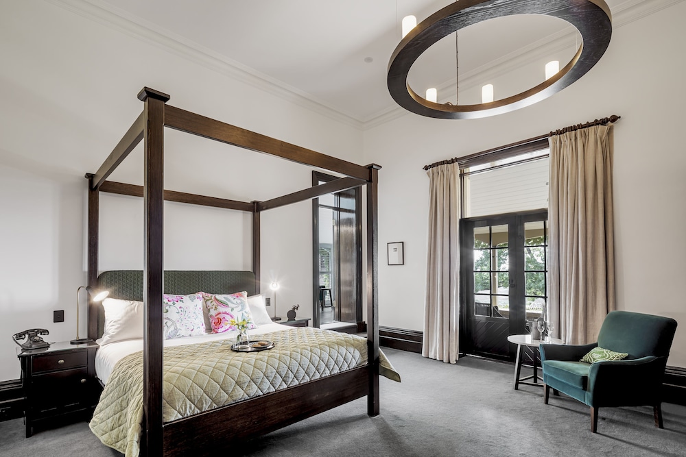 mount lofty house adults retreat