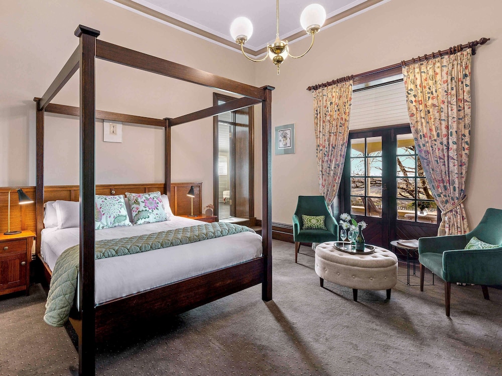 mount lofty house adults retreat